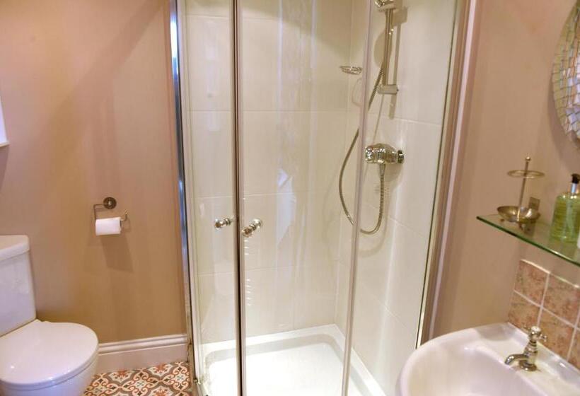 Номер Стандарт, Hillcrest Whitby