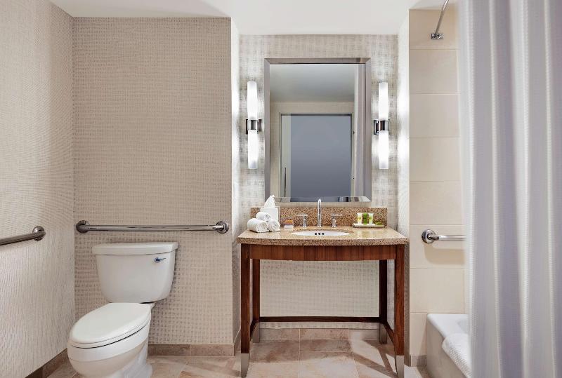 חדר סטנדרט עם מיטת קינג, Hilton San Diego Bayfront