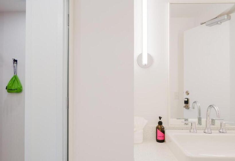 Quarto Estandar Individual, The Gallatin