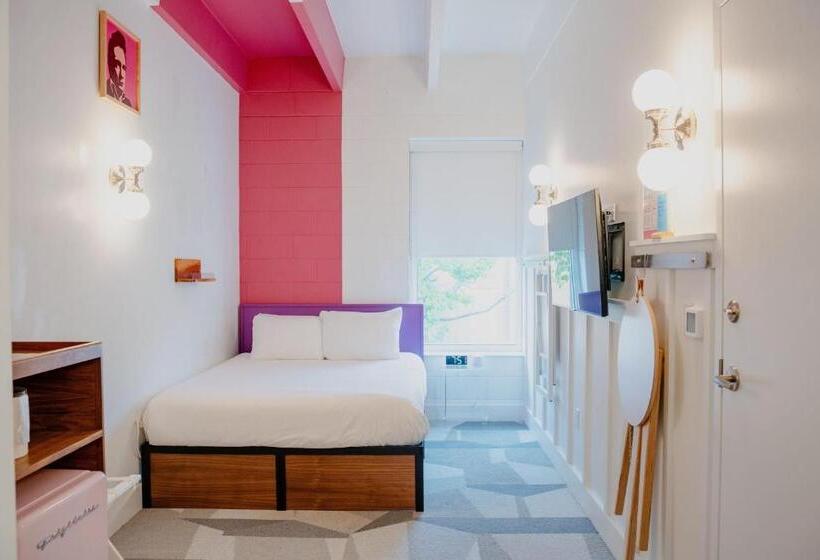 Quarto Estandar Individual, The Gallatin