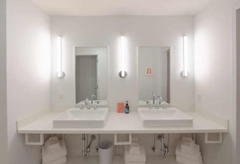 Quarto Estandar, The Gallatin