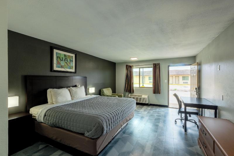스탠다드 룸 킹사이즈 침대, Freer Executive Inn And Studios