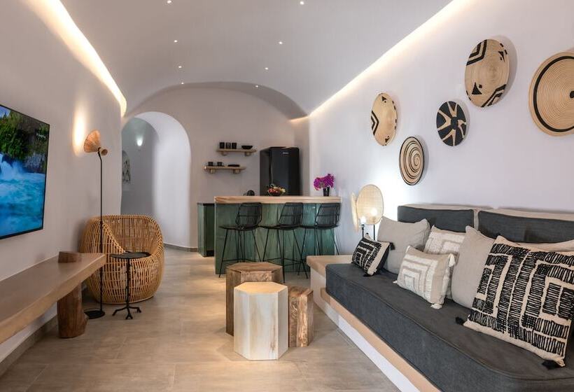 Вилла с 1 спальней и бассейном, Athermi Suites  Adults Only