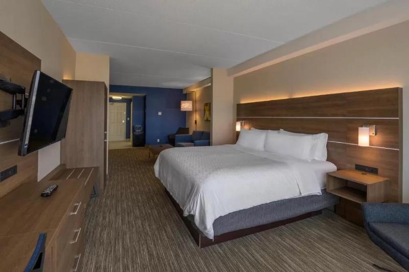 Люкс Кровать Кинг, Holiday Inn Express Hotel & Suites North Bay, An Ihg