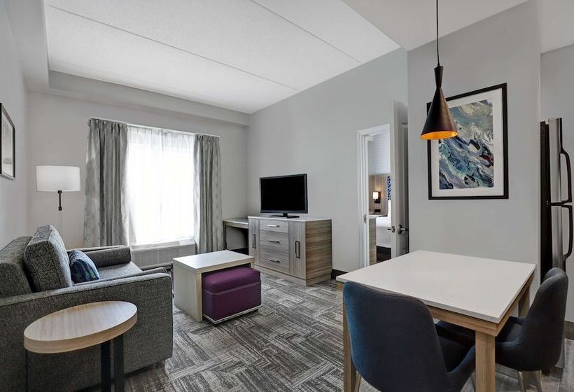 キングサイズベッドのスイートルーム, Homewood Suites London Ontario
