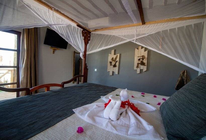 주니어 스위트 풀장 전망, Nest Style Beach Hotel Zanzibar