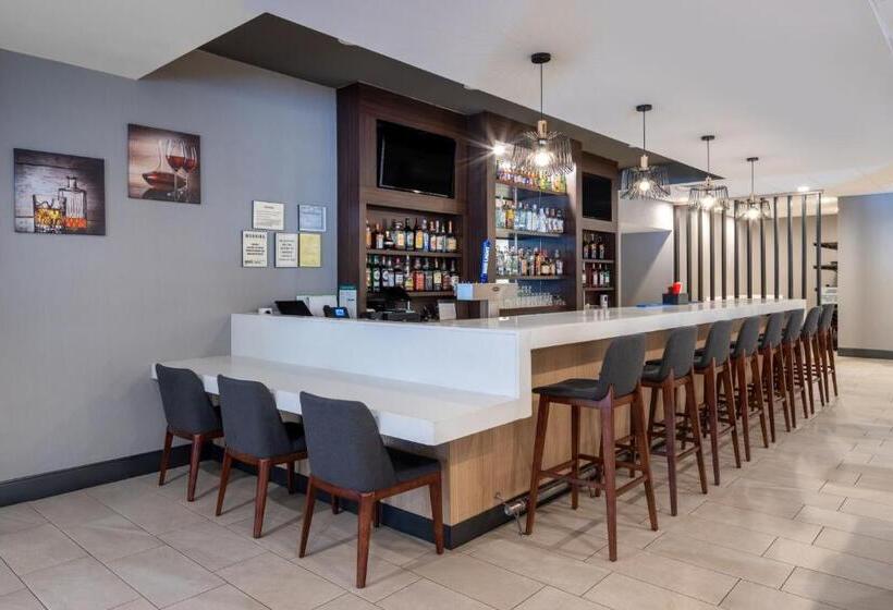 Люкс Кровать Кинг, Holiday Inn Poughkeepsie, An Ihg
