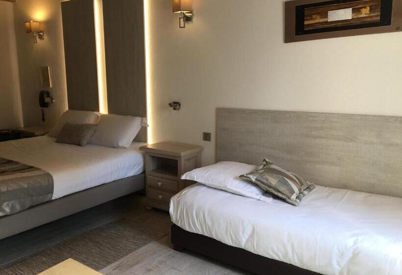 Трехместный Номер Superior, Logis Hotel Oasis