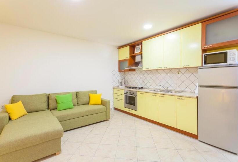 1베드룸 아파트 1층, Apartments & Rooms Alagic