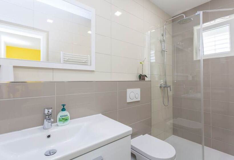 스탠다드 발코니 룸, Apartments & Rooms Alagic
