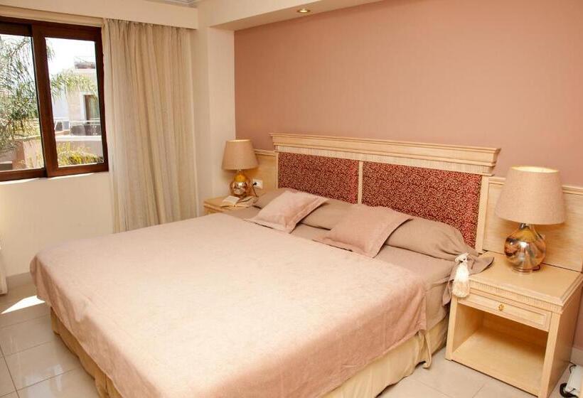 Студио Стандарт Вид на Бассейн, Okeanis Golden Resort
