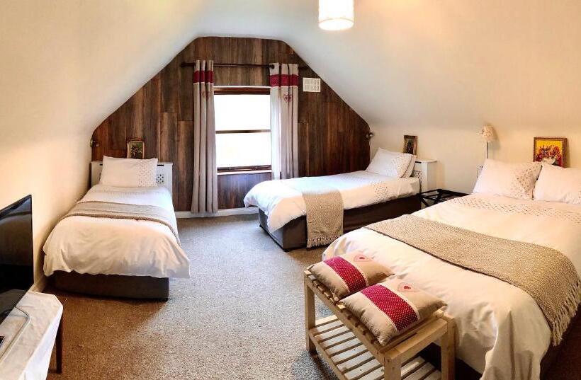 Четырехместный Номер Superior, Derrynane Bay House