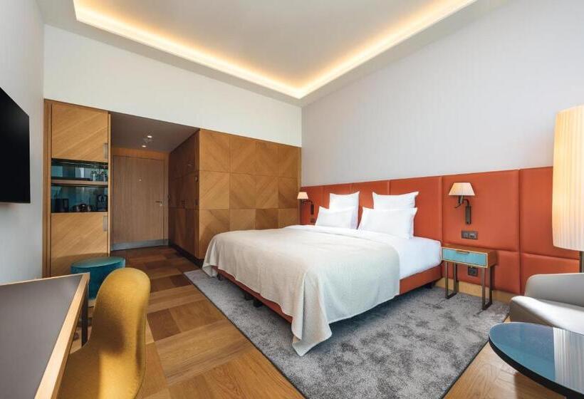 Номер Deluxe Кровать Кинг, Mövenpick Hotel Basel
