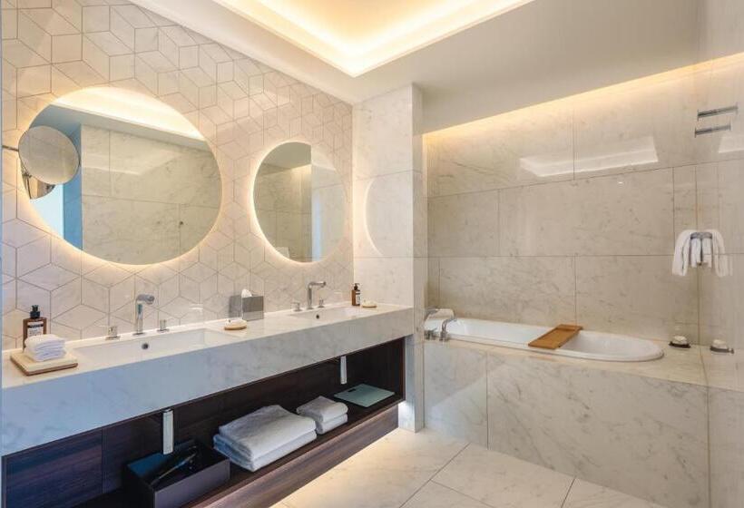 Люкс Кровать Кинг, Mövenpick Hotel Basel