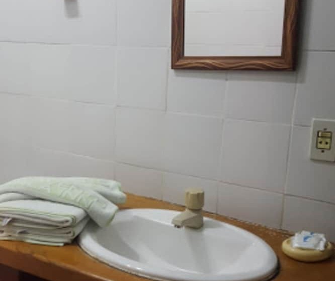 Standaard Driepersoonskamer, Barlainn Suites