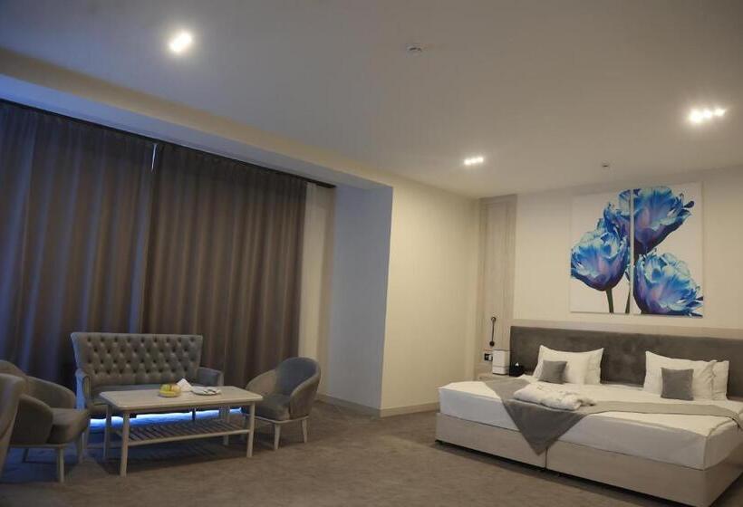 سوییت جونیور, Inspiras Tashkent