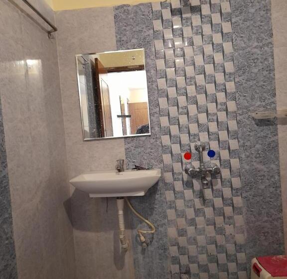سوییت, Maruthi Residency Inn L B Nagar