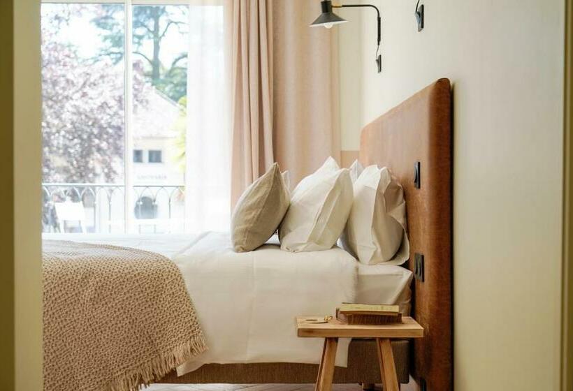 Номер Deluxe Вид на Озеро, Hôtel Le Mouton Bleu