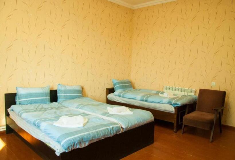 Семейный Номер, Azhdahak B&b In Geghashen , Abovyan