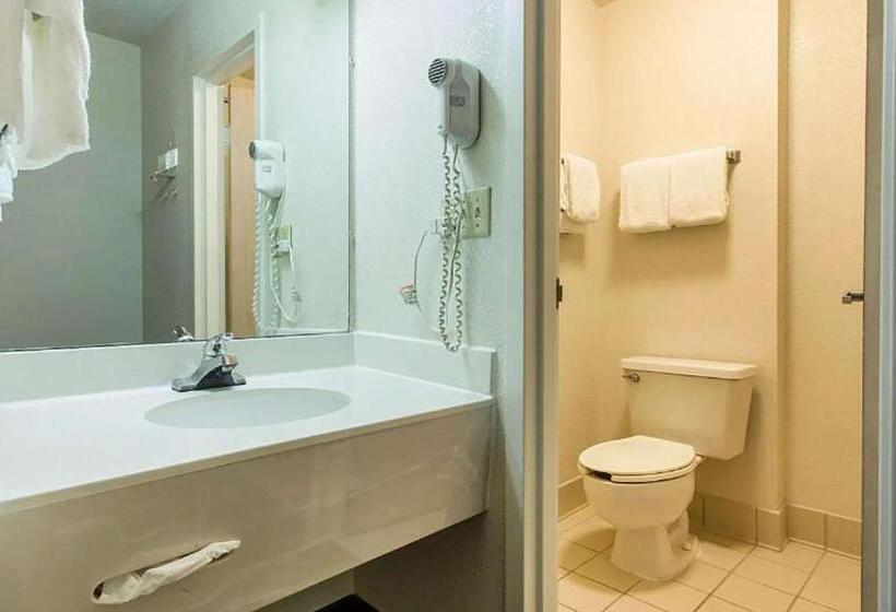 Номер Стандарт, Studios & Suites 4 Less Charlotte
