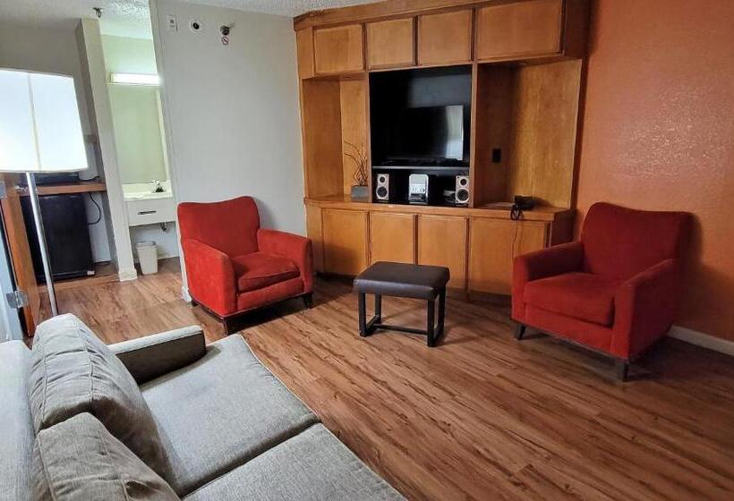 Люкс, Studios & Suites 4 Less Charlotte