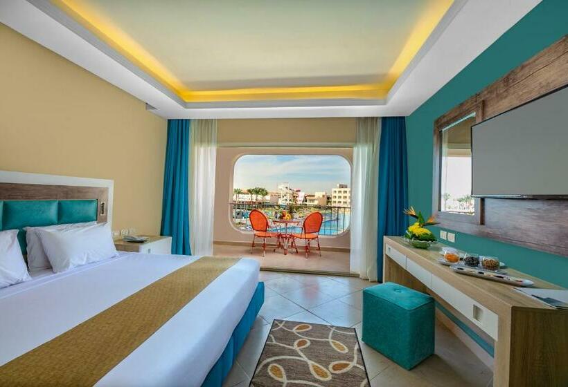 Номер Стандарт Вид на Бассейн, Titanic Resort & Aqua Park