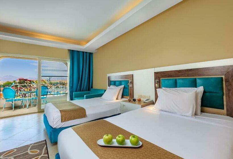 Номер Стандарт Трехместный, Titanic Resort & Aqua Park