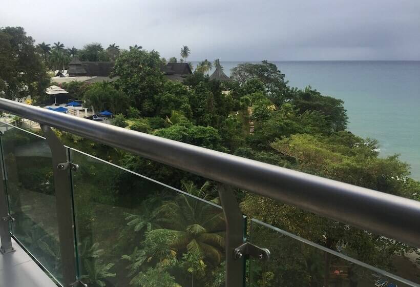 سوییت با چشم‌انداز باغ, Bacolet Beach Club