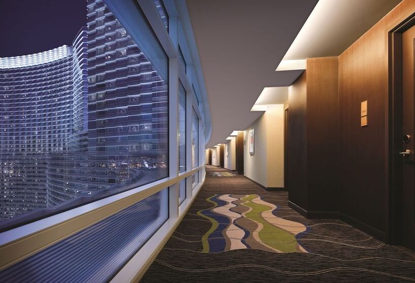 سوییت با چشم‌انداز کوه, Aria Resort & Casino
