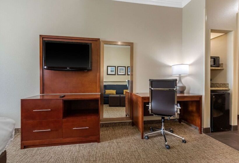 スイート, Comfort Suites Central