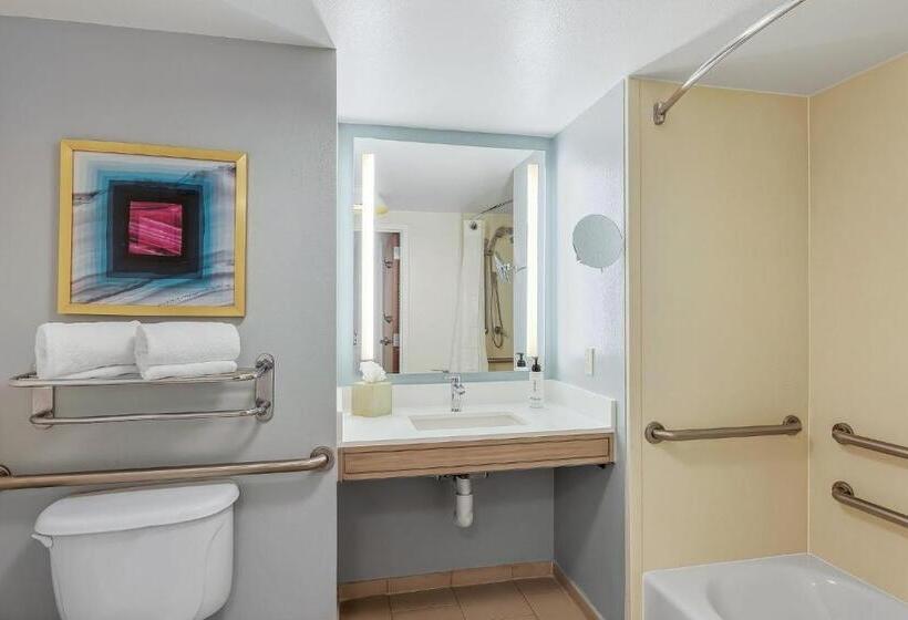 身障者適用キングサイズベッドルーム, Crowne Plaza Ft Myers Gulf Coast, An Ihg