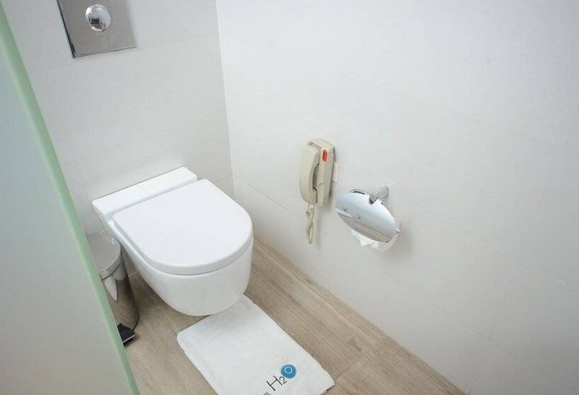 带大床的标准间, H2o