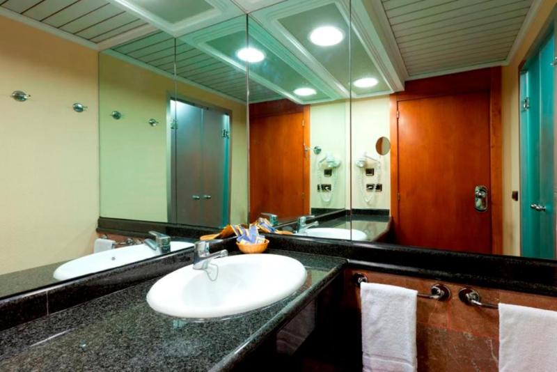 חדר סטנדרט עם מיטת קינג, Quality Inn Atlanta Northeast I85
