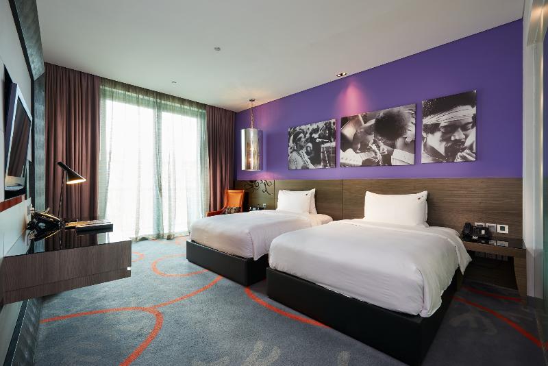 اتاق لوکس با چشم‌انداز استخر, Resorts World Sentosa