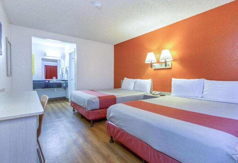 Номер Стандарт Адаптированный для Инвалидов, Motel 6 Phoenix, Az  Airport  24th Street