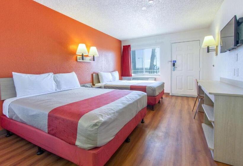 Habitació Quàdruple Estàndard, Motel 6 Phoenix, Az  Airport  24th Street