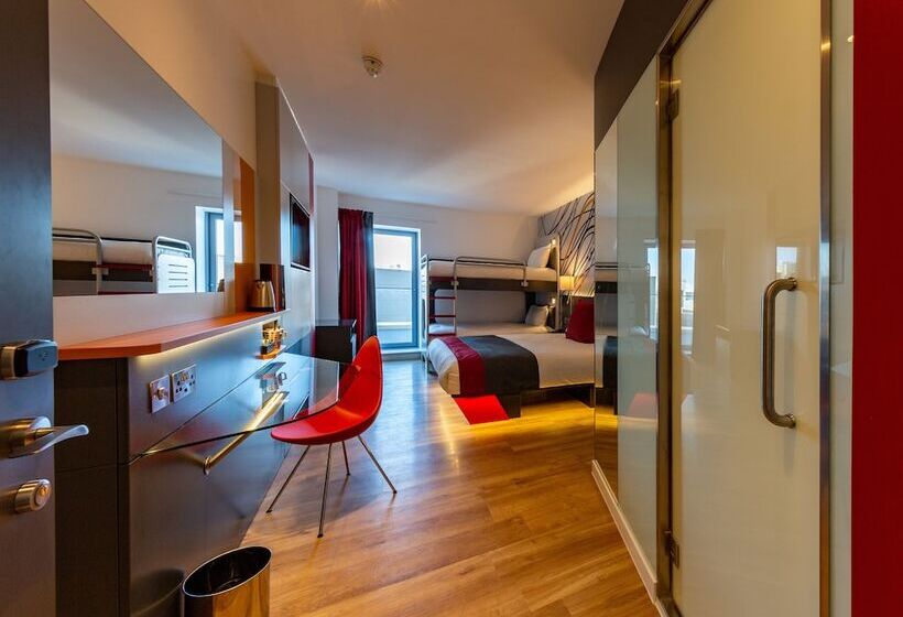 家庭间, Sleeperz Hotel Cardiff
