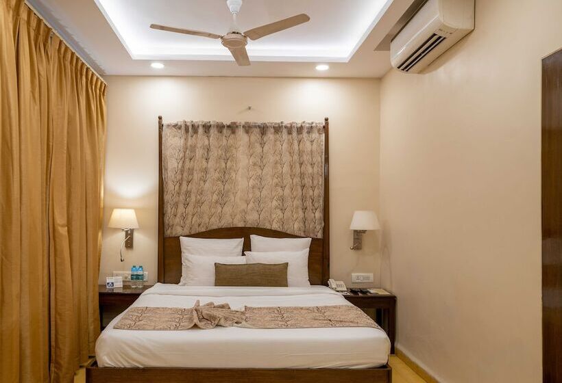 高级大房间, The Crown Goa