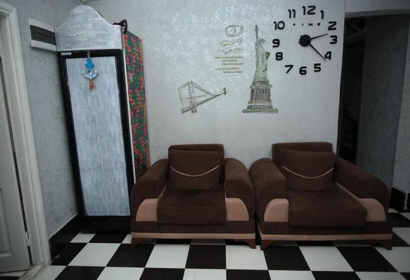اتاق اکونومی, Hostel California