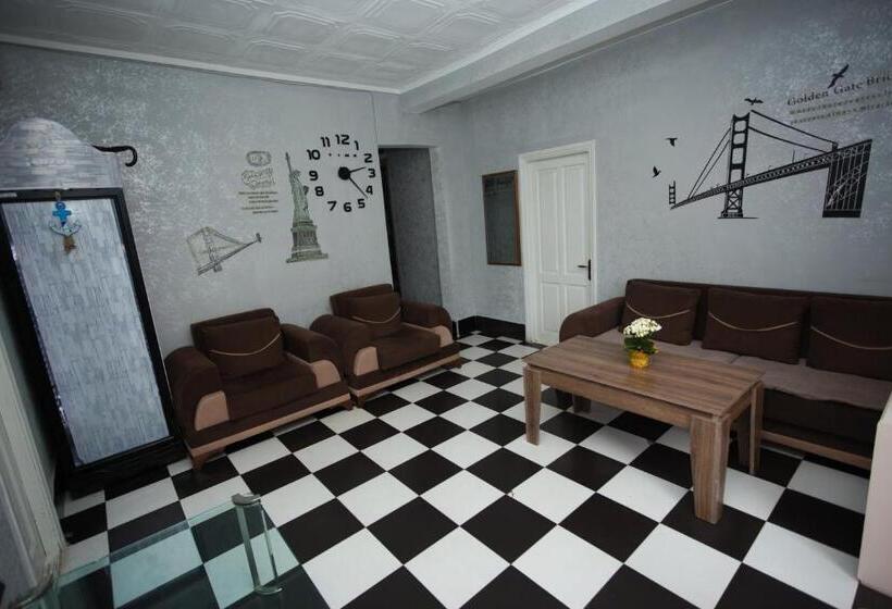 اتاق خانوادگی, Hostel California
