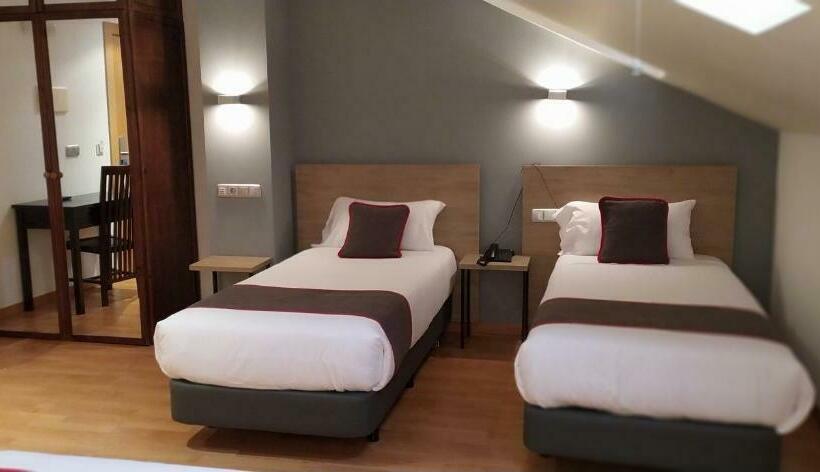 Четырехместный Номер Стандарт, Hospedium Hotel Vittoria Colonna