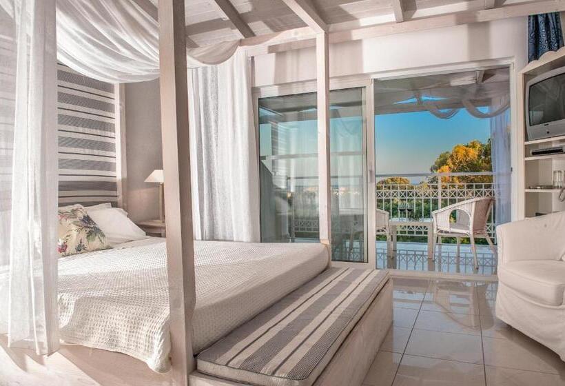 سوئیت جونیور با چشم‌انداز باغ, Gerakas Belvedere Hotel & Luxury Suites