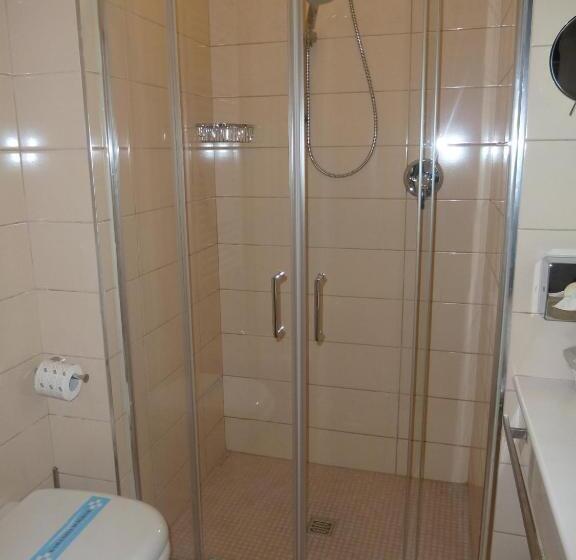 Economy Triple Room, Terminal Palace & Spa