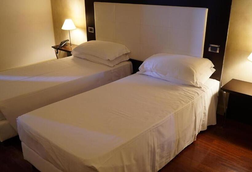 Номер Стандарт, Cremona Palace