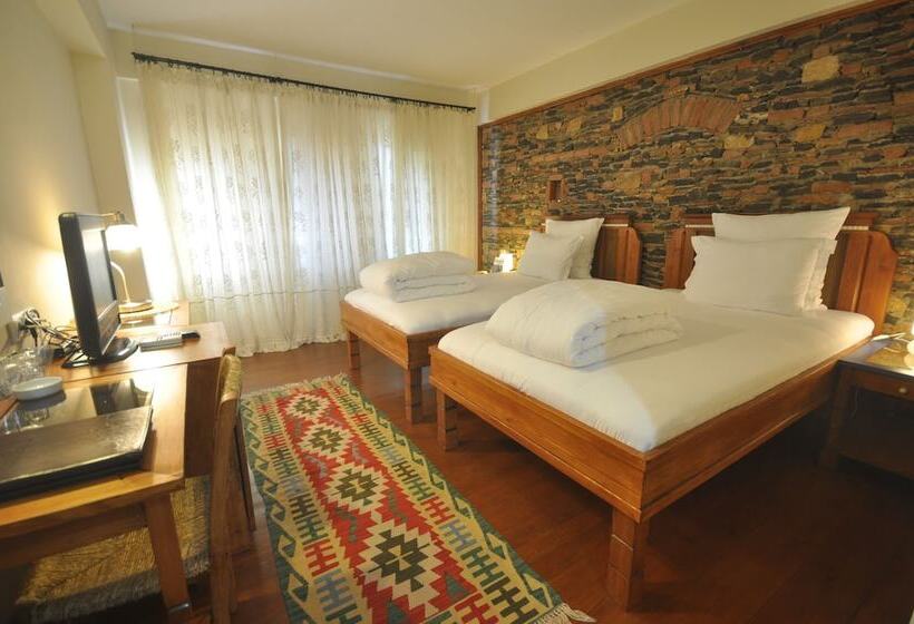 Номер Стандарт Вид на Сад, El Vino Hotel & Suites
