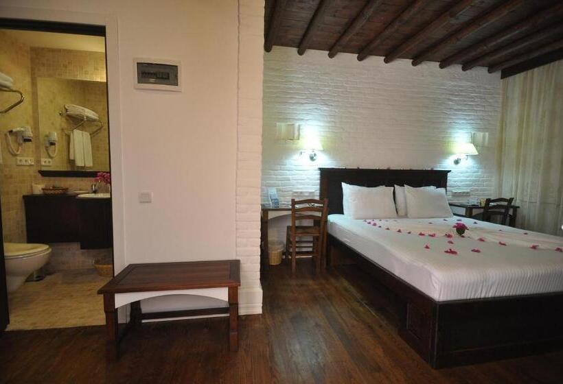Номер Стандарт Вид на Сад, El Vino Hotel & Suites
