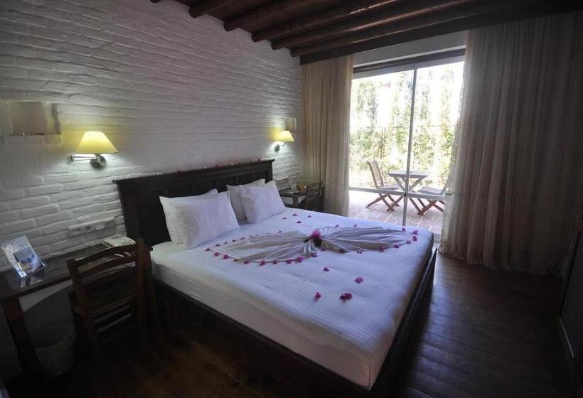 Номер Стандарт Вид на Сад, El Vino Hotel & Suites