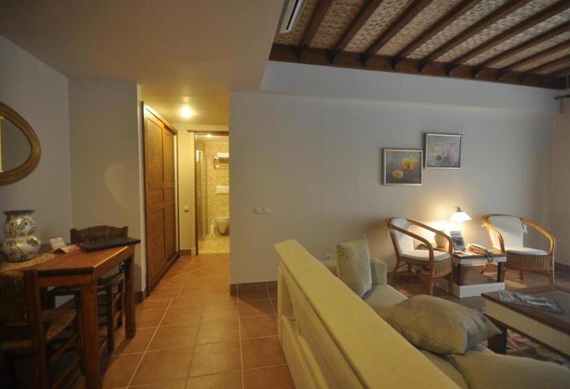 Люкс Вид на Сад, El Vino Hotel & Suites