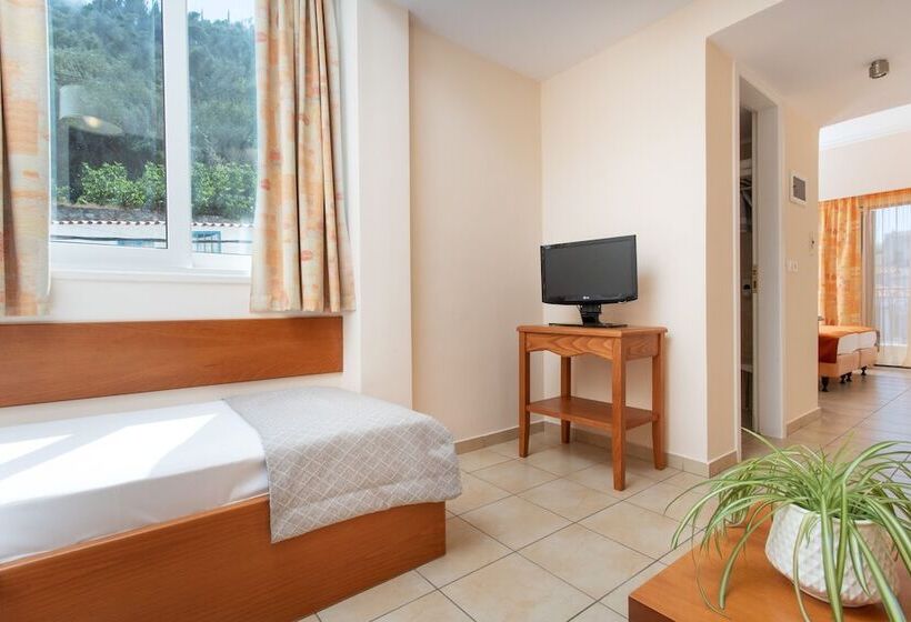 Family Suite, Pantheon City