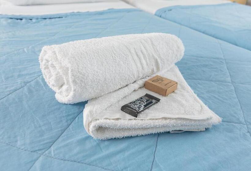 Chambre Quadruple Standard, Carlos Pension